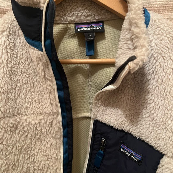 Patagonia Cream and Black Sherpa Jacket - Picture 2 of 5